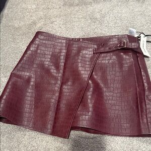 Chic Burgundy Mini Skirt